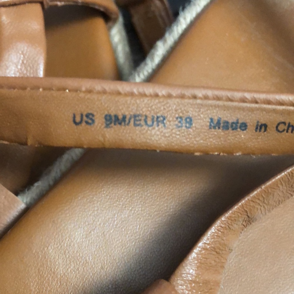 Vince Sandals. - Picture 7 of 10